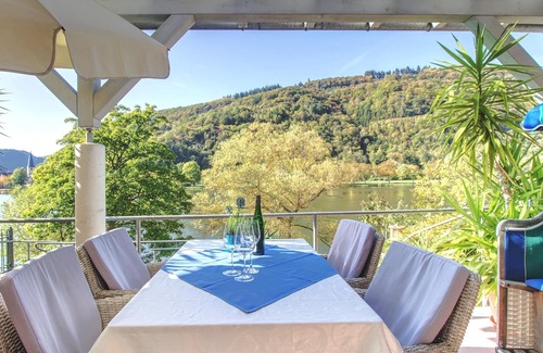 Bullay Apartment | Apartment with terrace on the banks and with a view of the Moselle