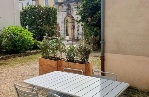 Centre Ville Apartment | Apartment with terrasse and jacuzzi view on Pyramide