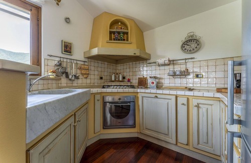 Avegno Apartment | Apartment with WIFI, private pool, terrace, pets allowed, panoramic view, close to Portofino