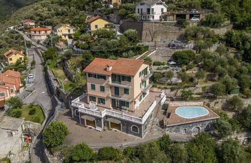 Avegno Apartment | Apartment with WIFI, private pool, terrace, pets allowed, panoramic view, close to Portofino