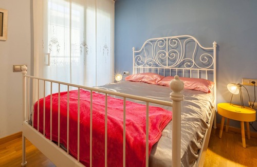 Terrassa Apartment | Apartment 'Zona Olímpica Terrassa' with Mountain View, Wi-Fi and Air Conditioning