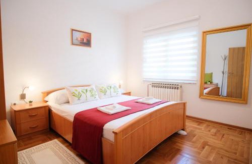 Trebinje Apartment | Apartments Lovori-Lorbe