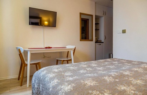 Jahorina House | Apartments Montana - Double Room with Balcony 11