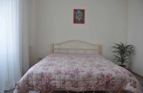 Zarichnyi District Apartment | Apartments Theatre Shepkina 2 room