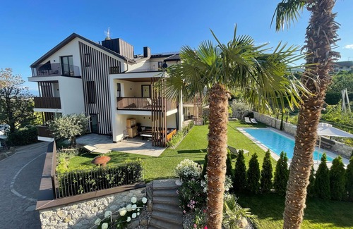 Lagundo Apartment | Apartsuites Rosengarten: luxury apartment with private infrared sauna and pool
