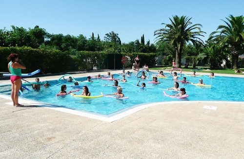 Miami Platja House | APCOSTAS - Camping Playa y Fiesta: Bungalow à 100m de la plage avec piscine et animations