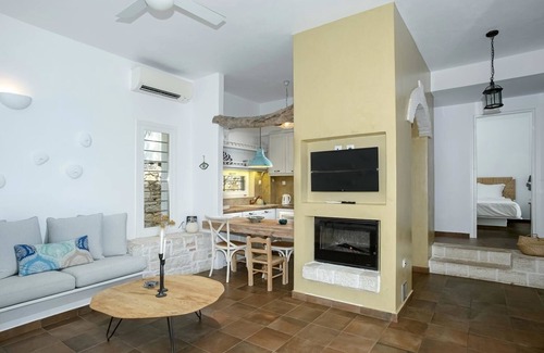 Katsimatika Villa | Apeiron II Villa - Two Bedroom Villa, Sleeps 5