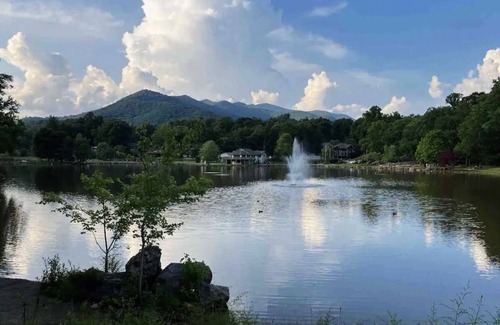 Black Mountain House | Apeldoorn House: Perfect Blue Ridge Retreat, close to Black Mountain, 28 min to Asheville and wifi!