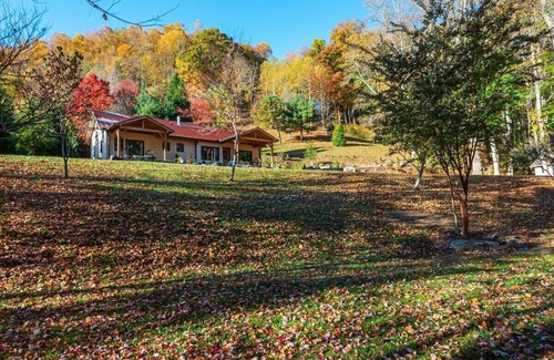 Black Mountain House | Apeldoorn House - 25 min to downtown Asheville