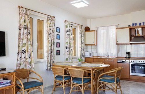 Houdetsi Apartment | Aphrodite 3- Pigi Paradise, apartment with communal pool