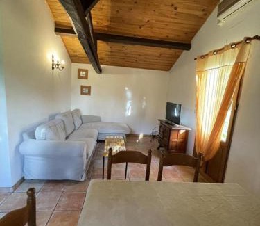 Herm House | Apiculteur