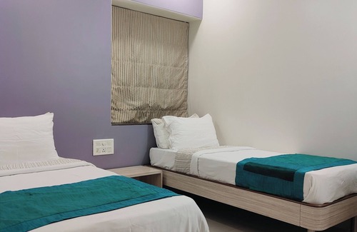 Wellington Pier Cabin | Apollo Guest House