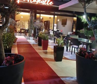 Mbrostar-Urë Hotel | Apollonia Hotel