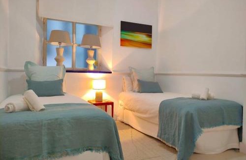 Encarnacion-Regina Apartment | Aponte Suites