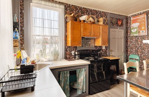 Newport House | Apothecarium: Cottage for Creativity and Vibing.