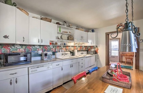 Blue Ridge Cottage | Appalachian Cottage near downtown McCaysville, GA