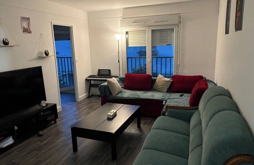 Marat - Parmentier Apartment | Apparently F4 80m square 10 min from Paris (metro 7)