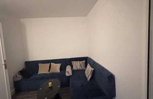 Marat - Parmentier Apartment | Apparently F4 80m square 10 min from Paris (metro 7)