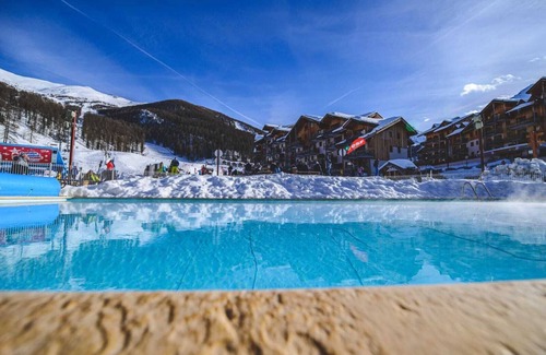 Les Orres Apartment | Appart 4 Personnes aux Orres 1800 south facing with magnificent mountain view