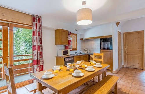 Vaujany Condo | Appart Confortable Près des Pistes | Accès Piscine