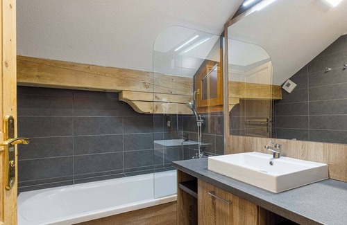 Vaujany Condo | Appart Confortable Près des Pistes | Accès Piscine