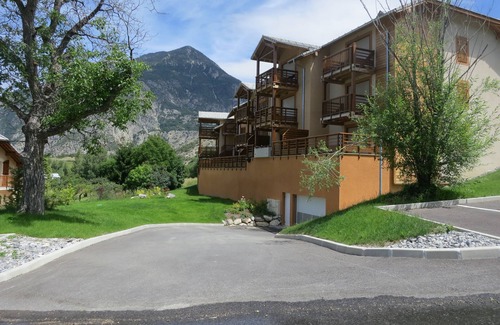 Guillestre Apartment | Appart facing the Ecrins massif