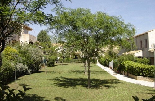 La Londe-les-Maures Apartment | Appart. T2 de 35 m² en rez de Jardin au Calme. Résidence Fermée Avec Piscine