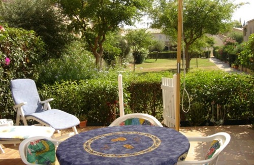 La Londe-les-Maures Apartment | Appart. T2 de 35 m² en rez de Jardin au Calme. Résidence Fermée Avec Piscine