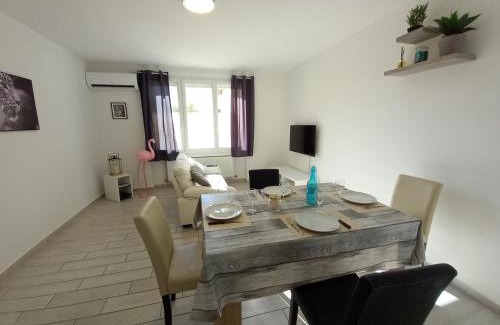 Montelimar Apartment | Appart T3 avec Cours et Parking Privé