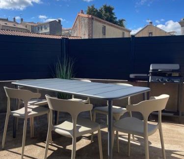 Les Epesses Apartment | Appart terrasse 4 à 6 adultes linge compris Les Epesses 3 min du parc PUY DU FOUappart cosy et bien équipé