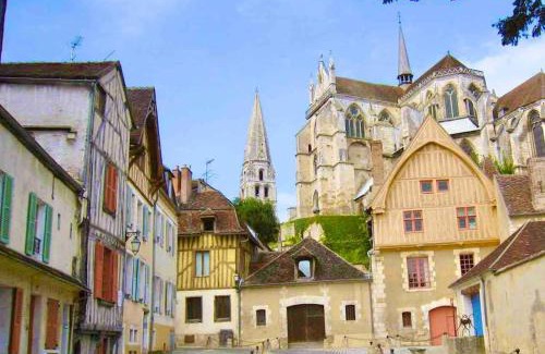 Auxerre Apartment | Appart Terrasse Centre ville Parking facile