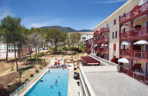 Cavalaire-sur-Mer Condo | Appart + Wi-Fi Gratuit | 10 Minutes de la Plage!
