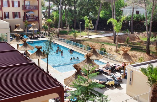 Cavalaire-sur-Mer Condo | Appart + Wi-Fi Gratuit | 10 Minutes de la Plage!