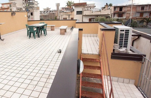 Locri House | Appartamento Ermes B: A welcoming apartment situated at a short distance from the beach, with Free WI-FI.