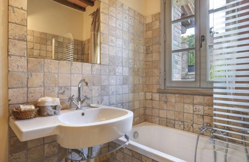 Chianni Apartment | Appartamento Ginepro - Borgo in Chianni by Interhome