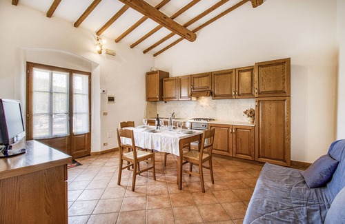 Asciano Apartment | Appartamento Orchidea Shared Pool, Asciano, Italy