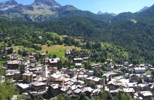 Paquier Apartment | Appartamento vicino piste e negozi. Luce e spazio