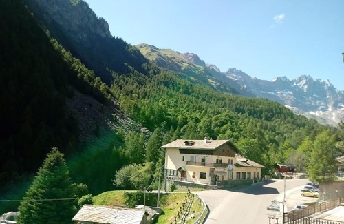Paquier Apartment | Appartamento vicino piste e negozi. Luce e spazio