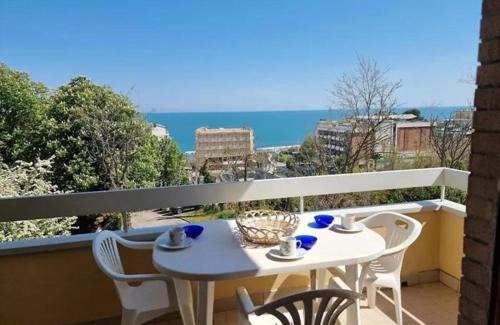 Gabicce Mare Apartment | APPARTAMENTO VISTA MARE -E- con 2 camere da letto -Residence azzurro