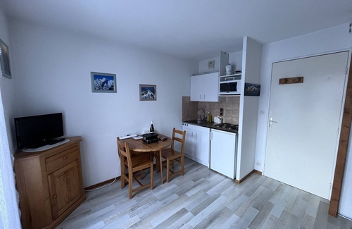 Les Contamines-Montjoie Apartment | Appartement aux Pieds des Pistes Avec Terrasse Plein sud