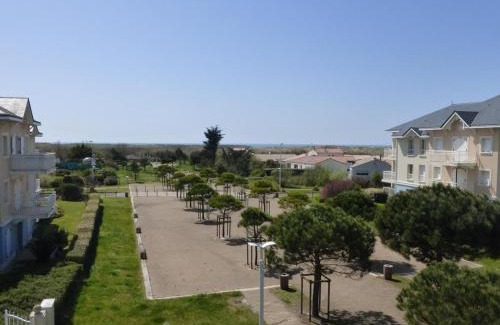 Saint-Gilles-Croix-de-Vie Apartment | Appartement 3 pièces avec balcon à 700m de la plage - 6 couchages, garage, classé 3 étoiles - FR-1-224-710