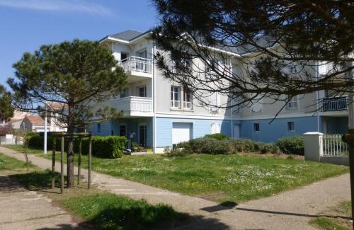 Saint-Gilles-Croix-de-Vie Apartment | Appartement 3 pièces avec balcon à 700m de la plage - 6 couchages, garage, classé 3 étoiles - FR-1-224-710