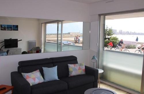 Les Sables d'Olonne Apartment | Appartement 2 Pièces Rénové Vue Mer, Proche Centre - FR-1-331-84