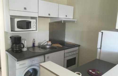 Le Grau-Du-Roi Apartment | Appartement 2 pièces RDC avec terrasse, climatisation et parking proche plage et commerces - FR-1-307-127