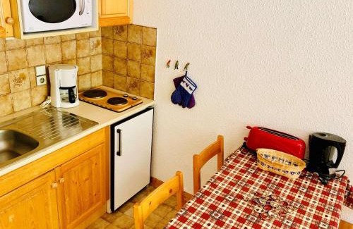 Val-d'Isere Apartment | Appartement 2 pièces à Val d'Isère, proche centre et pistes, 4 pers, casier à skis - FR-1-411-299