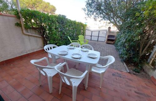 Marseillan Plage House | Appartement 2 Pièces en RDC avec Terrasse, BBQ et Parking Public à Marseillan - FR-1-326-648
