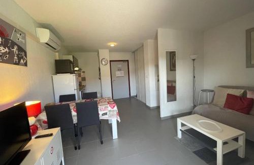 Argeles-sur-Mer Apartment | Appartement 2P/Cabine à Argelès-sur-Mer – Piscine chauffée, parking privé, clim, terrasse, proche mer - FR-1-225-738