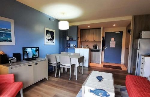 Perros-Guirec Apartment | Appartement 3 étoiles avec piscine chauffée, à 50m de la plage de Trestraou, Perros-Guirec - FR-1-542-49