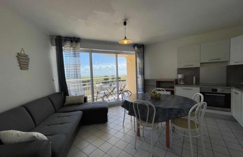 Saint-Jean-de-Monts Apartment | Appartement 3 pièces avec balcon, piscine et parking à proximité de la mer - 6 couchages - FR-1-224C-188