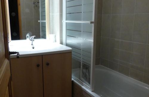 Valloire Apartment | Appartement 3 pièces 6 personnes, 3* - Valloire, près des pistes, balcon, piscine et parking inclus - FR-1-263-271